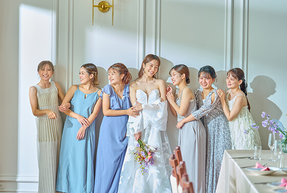 花嫁と友人との写真