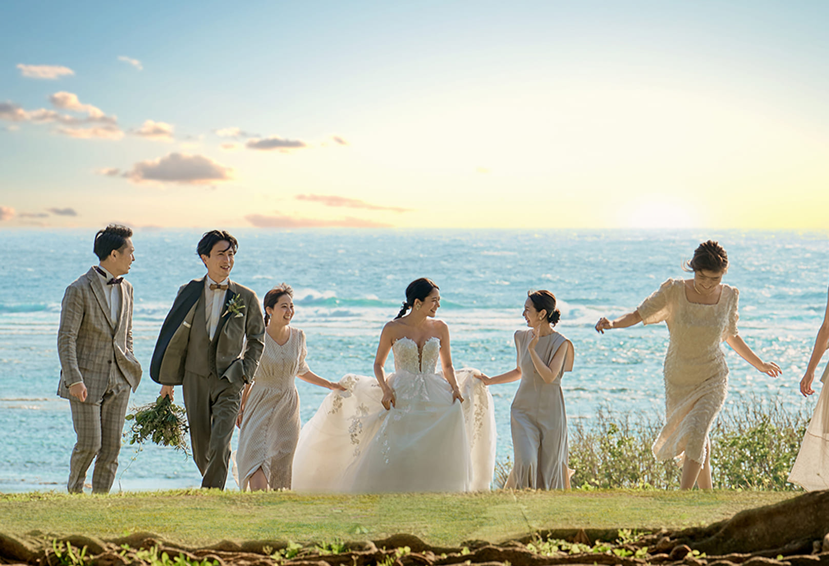 友人と浜辺の写真